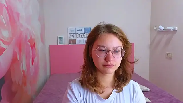 Snapshot of AngelinaLow chatting on November 12, 2025, 12:27 pm AngelinaLow online show from November 12, 2025, 12:27 pm