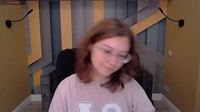 Snapshot of AngelinaLow chatting on November 16, 2025, 6:41 am AngelinaLow online show from November 16, 2025, 6:41 am