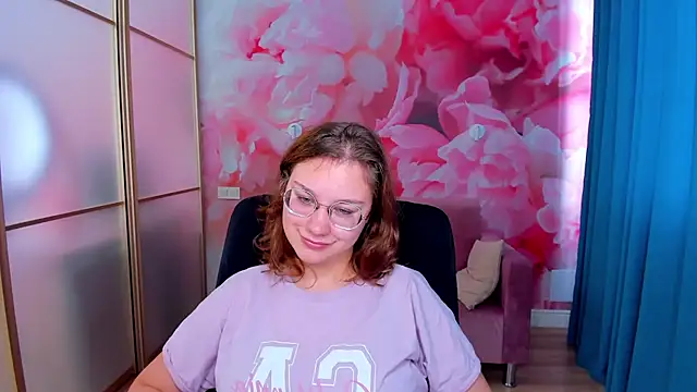 Snapshot of AngelinaLow chatting on November 21, 2025, 12:26 pm AngelinaLow online show from November 21, 2025, 12:26 pm