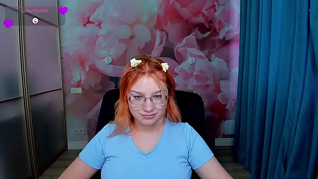 Snapshot of AngelinaLow chatting on November 27, 2025, 12:29 pm AngelinaLow online show from November 27, 2025, 12:29 pm