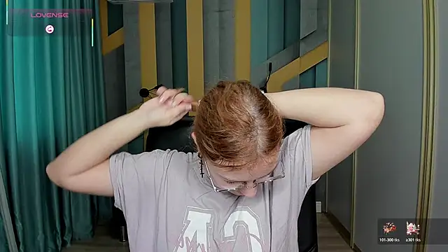 Snapshot of AngelinaLow chatting on December 18, 2025, 12:22 pm AngelinaLow online show from December 18, 2025, 12:22 pm