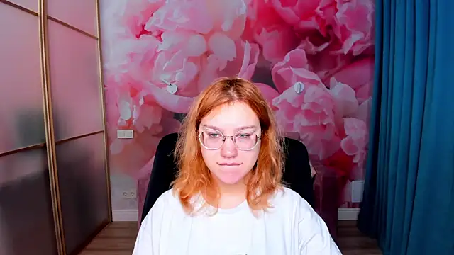 AngelinaLow online show from December 21, 2025, 6:31 am