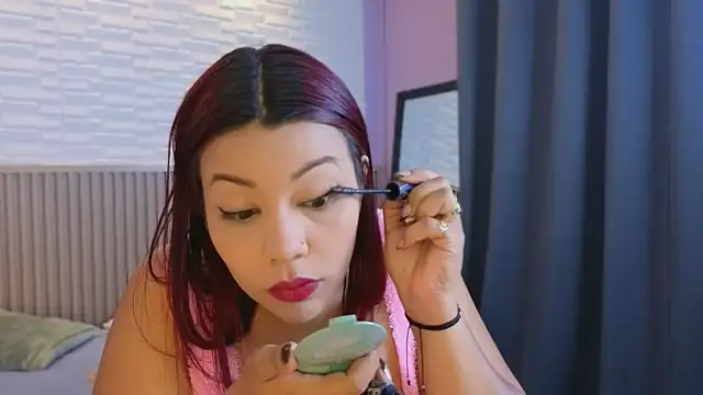 Snapshot of TiffanyWalk chatting on July 24, 2026, 1:31 pm TiffanyWalk online show from July 24, 2026, 1:31 pm