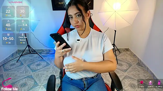 adrianax28 online show from April 23, 2026, 8:22 pm