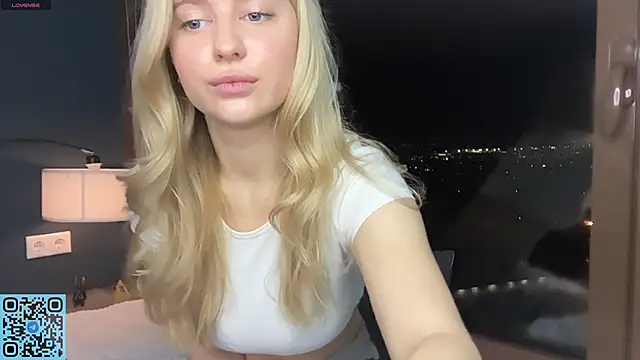 Snapshot of RadiantBliss chatting on November 2, 2025, 7:05 pm RadiantBliss online show from November 2, 2025, 7:05 pm