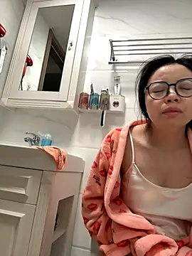 aa520uv online show from November 11, 2025, 1:05 am