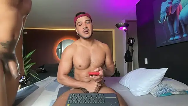 Snapshot of highlatin_guysoficial chatting on May 29, 2026, 11:41 am highlatin guysoficial online show from May 29, 2026, 11:41 am