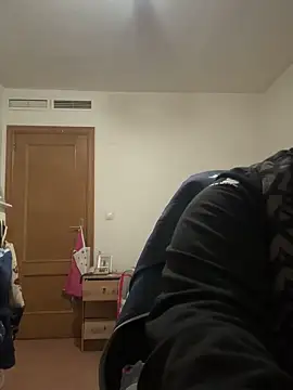 parejita01xx online show from March 12, 2025, 9:13 pm