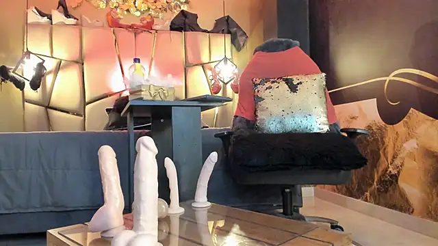 Kendraa Hot online show from November 13, 2025, 11:47 pm