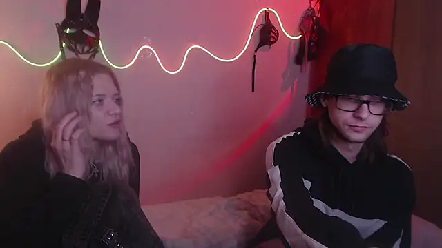 Snapshot of Your_Horny_Friends chatting on March 21, 2025, 4:28 am Your Horny Friends online show from March 21, 2025, 4:28 am