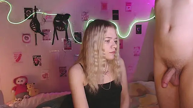 Snapshot of Your_Horny_Friends chatting on October 30, 2025, 11:44 am Your Horny Friends online show from October 30, 2025, 11:44 am