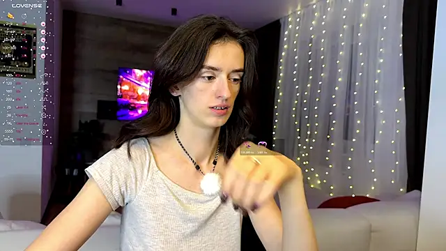 TwinTemptations online show from December 18, 2025, 8:04 pm