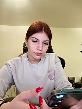 MeCherryy online show from April 3, 2026, 3:21 pm