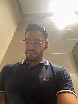 Snapshot of Leon__Hart_ chatting on May 25, 2026, 3:29 pm Leon Hart online show from May 25, 2026, 3:29 pm