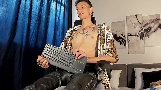 Snapshot of Giotrashy chatting on July 21, 2026, 8:11 pm Giotrashy online show from July 21, 2026, 8:11 pm