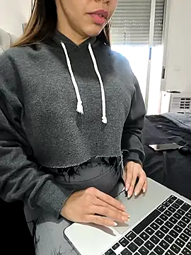 Alyssa 76 online show from November 3, 2025, 4:08 pm