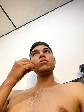 Snapshot of Saul_yei chatting on October 15, 2025, 2:33 am Saul yei online show from October 15, 2025, 2:33 am