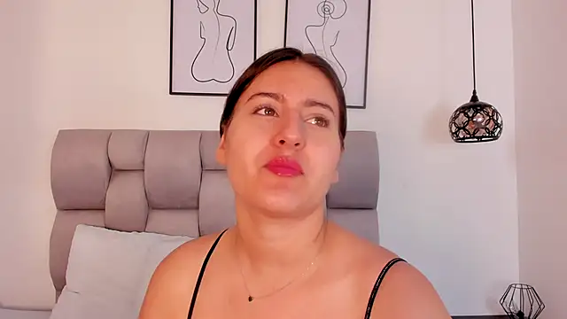 Hanna Evans   online show from November 14, 2025, 12:26 pm