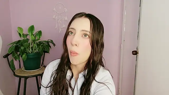 Snapshot of Rebbecawhite_meow chatting on May 18, 2026, 2:23 pm Rebbecawhite meow online show from May 18, 2026, 2:23 pm