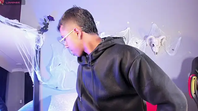 Colstorw  online show from October 22, 2025, 10:37 am