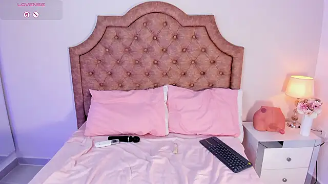 Snapshot of Mandyy1_ chatting on February 3, 2026, 6:22 am Mandyy1 online show from February 3, 2026, 6:22 am