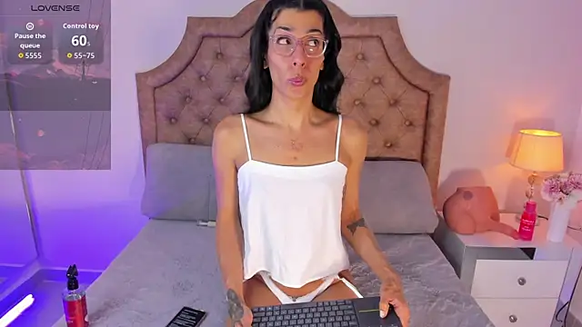 Snapshot of Mandyy1_ chatting on February 18, 2026, 8:16 pm Mandyy1 online show from February 18, 2026, 8:16 pm