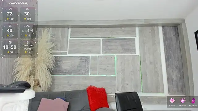 Snapshot of lunastorm_ chatting on December 21, 2025, 1:40 pm lunastorm online show from December 21, 2025, 1:40 pm