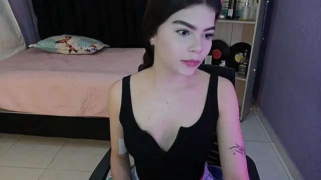 Snapshot of sweet_c4ndy chatting on October 26, 2025, 3:18 pm sweet c4ndy online show from October 26, 2025, 3:18 pm