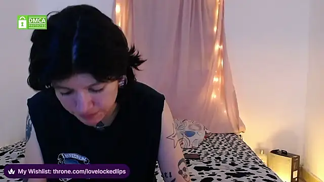 Snapshot of lovelockedlips chatting on March 7, 2026, 2:30 am lovelockedlips online show from March 7, 2026, 2:30 am