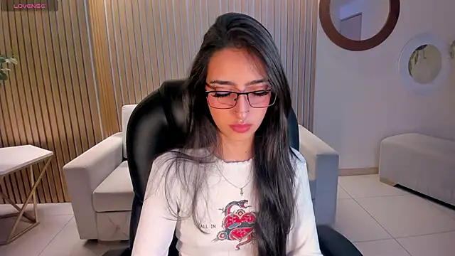 Snapshot of LarisaSmirnov chatting on October 22, 2025, 4:46 am LarisaSmirnov online show from October 22, 2025, 4:46 am