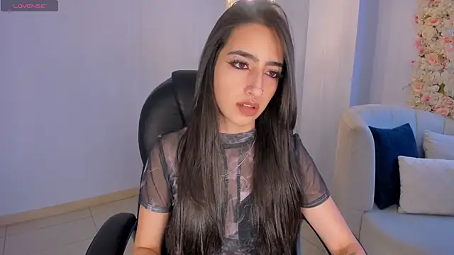 Snapshot of LarisaSmirnov chatting on November 7, 2025, 4:23 am LarisaSmirnov online show from November 7, 2025, 4:23 am