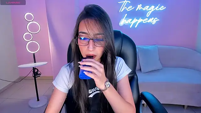 Snapshot of LarisaSmirnov chatting on November 18, 2025, 3:23 am LarisaSmirnov online show from November 18, 2025, 3:23 am