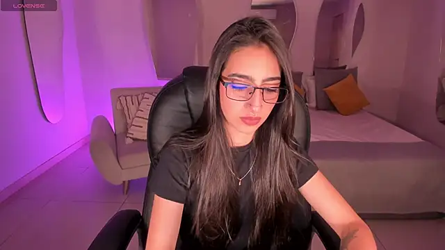 Snapshot of LarisaSmirnov chatting on December 1, 2025, 12:04 am LarisaSmirnov online show from December 1, 2025, 12:04 am