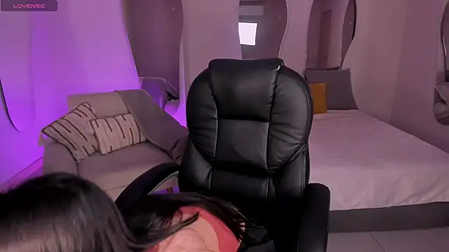 Snapshot of LarisaSmirnov chatting on December 4, 2025, 4:00 am LarisaSmirnov online show from December 4, 2025, 4:00 am