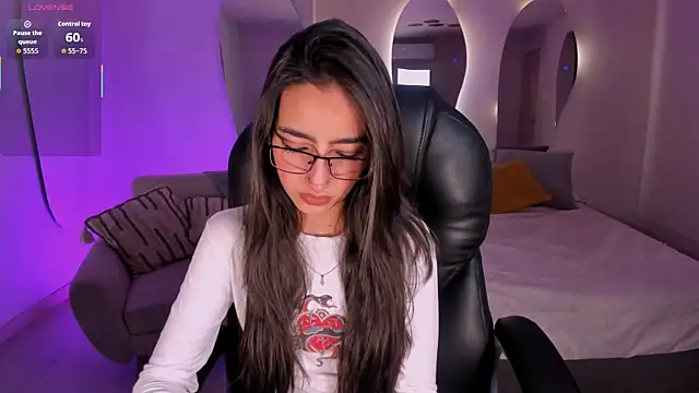 Snapshot of LarisaSmirnov chatting on December 5, 2025, 3:37 am LarisaSmirnov online show from December 5, 2025, 3:37 am