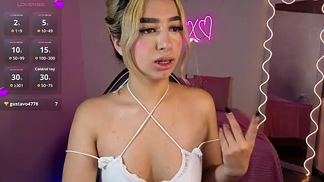 Snapshot of Malory_tay1 chatting on October 28, 2025, 7:27 pm Malory tay1 online show from October 28, 2025, 7:27 pm