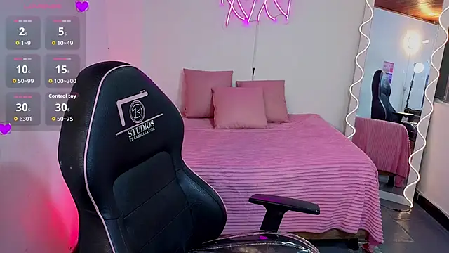 Snapshot of Malory_tay1 chatting on November 1, 2025, 6:43 pm Malory tay1 online show from November 1, 2025, 6:43 pm