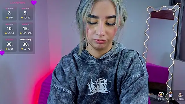 Snapshot of Malory_tay1 chatting on November 6, 2025, 7:04 pm Malory tay1 online show from November 6, 2025, 7:04 pm