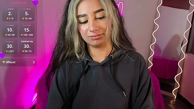 Snapshot of Malory_tay1 chatting on November 8, 2025, 7:34 pm Malory tay1 online show from November 8, 2025, 7:34 pm