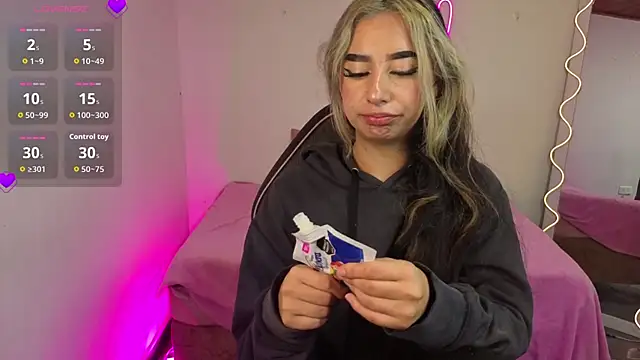 Snapshot of Malory_tay1 chatting on November 12, 2025, 7:13 pm Malory tay1 online show from November 12, 2025, 7:13 pm