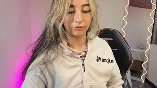 Snapshot of Malory_tay1 chatting on November 14, 2025, 11:42 am Malory tay1 online show from November 14, 2025, 11:42 am