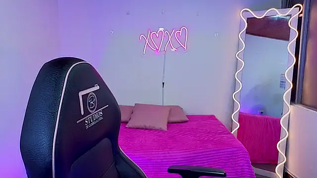 Snapshot of Malory_tay1 chatting on November 21, 2025, 7:01 pm Malory tay1 online show from November 21, 2025, 7:01 pm