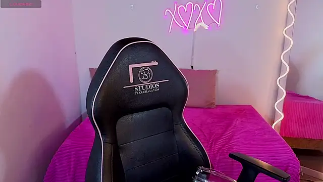 Snapshot of Malory_tay1 chatting on November 24, 2025, 7:13 pm Malory tay1 online show from November 24, 2025, 7:13 pm