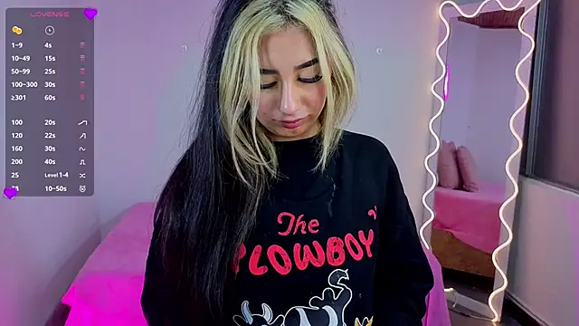 Snapshot of Malory_tay1 chatting on December 2, 2025, 7:20 pm Malory tay1 online show from December 2, 2025, 7:20 pm