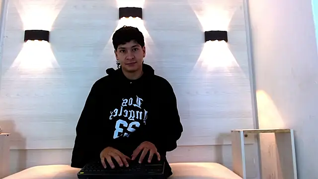 Jhojan twink online show from December 4, 2025, 12:03 pm