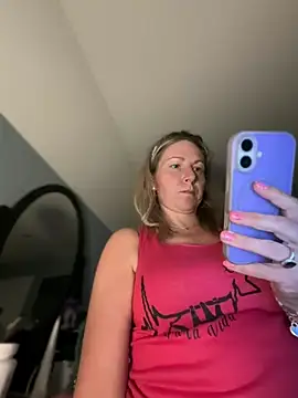 LittleMsMILF online show from March 25, 2026, 11:55 pm