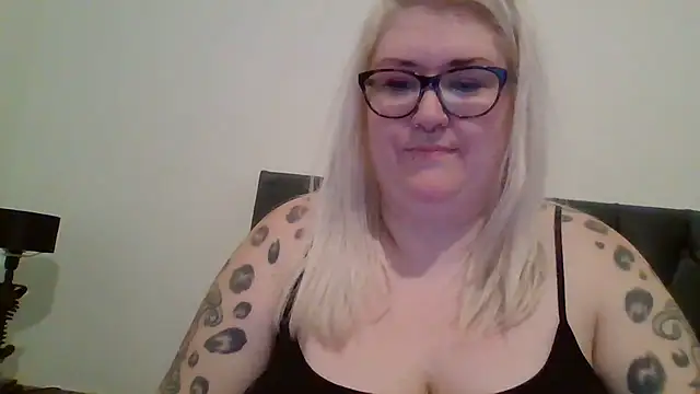 Snapshot of Sizzling_Indie36 chatting on March 21, 2025, 11:34 pm Sizzling Indie36 online show from March 21, 2025, 11:34 pm