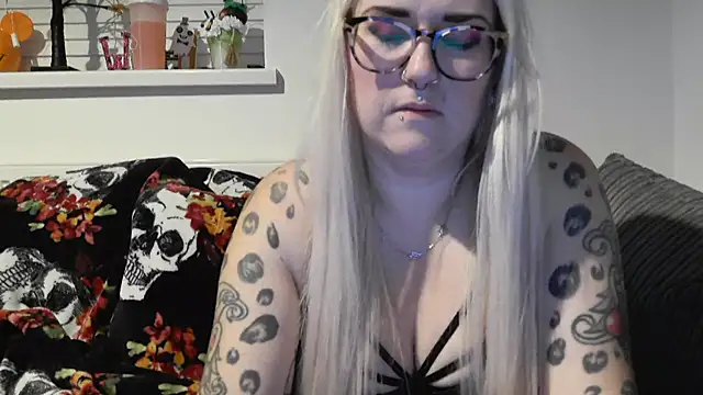 Snapshot of Sizzling_Indie36 chatting on October 28, 2025, 1:20 am Sizzling Indie36 online show from October 28, 2025, 1:20 am