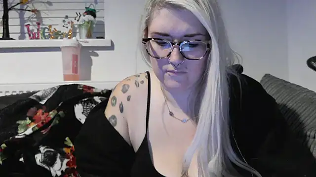 Snapshot of Sizzling_Indie36 chatting on October 28, 2025, 7:27 pm Sizzling Indie36 online show from October 28, 2025, 7:27 pm