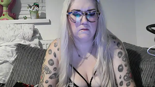 Snapshot of Sizzling_Indie36 chatting on November 3, 2025, 7:48 pm Sizzling Indie36 online show from November 3, 2025, 7:48 pm